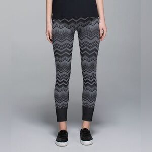 Lululemon EBB to Street Pant Leggings Woman’s 4 Gray Chevron Black Gray Stretch